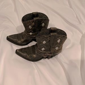 Adorable black western style booties. Size 8   EUC